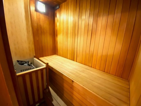 サウナ内観　ロウリュできます