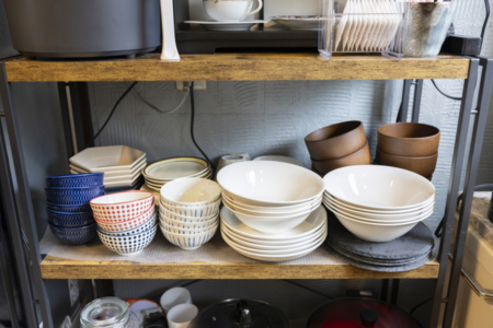 電子レンジ、トースター、炊飯器、食器類完