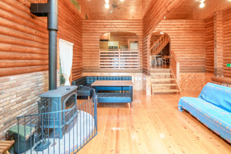 12~3月は薪ストーブも用意（有料）